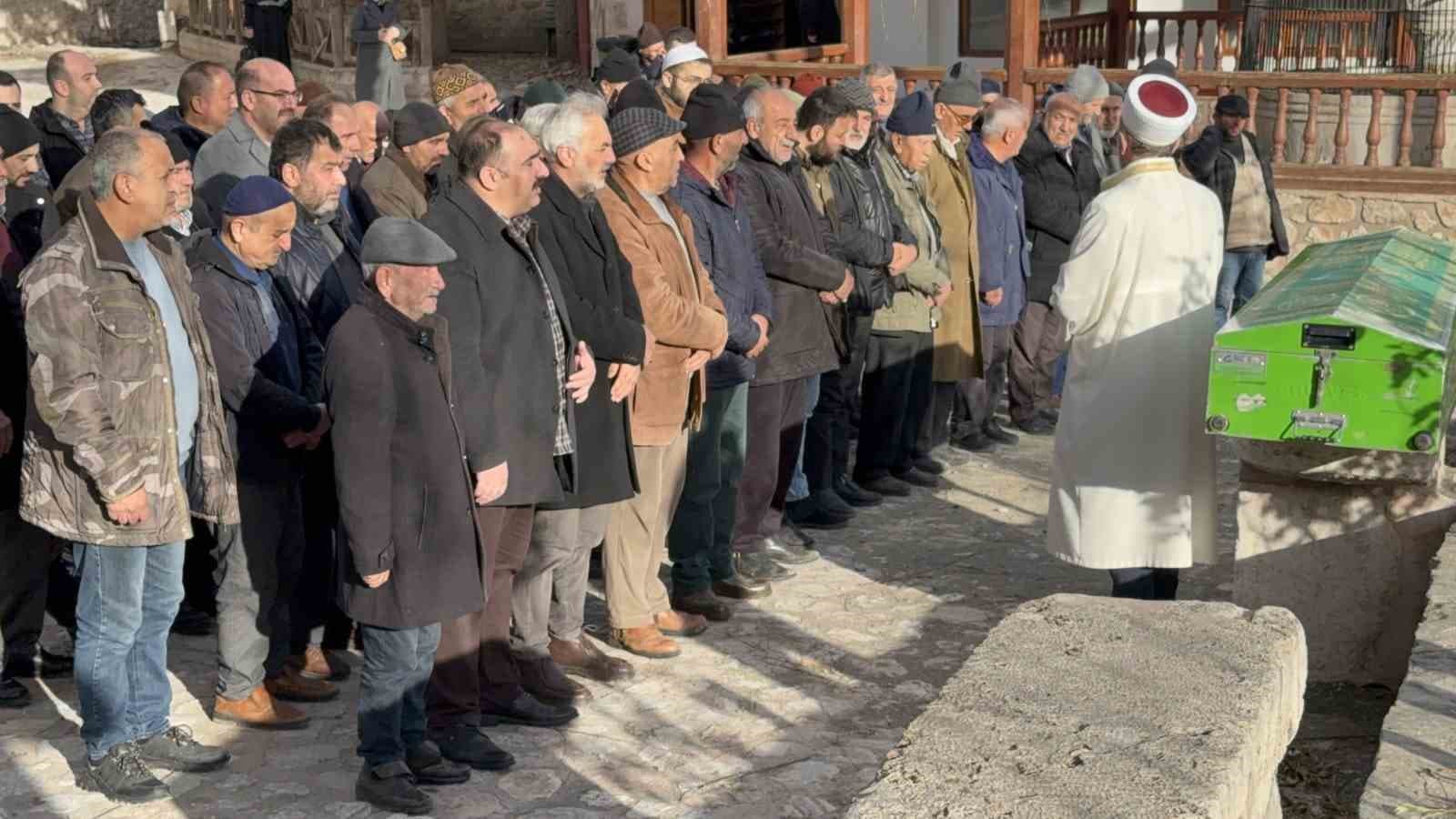 Tokat’ta kan donduran baba cinayetinde cenaze toprağa verildi