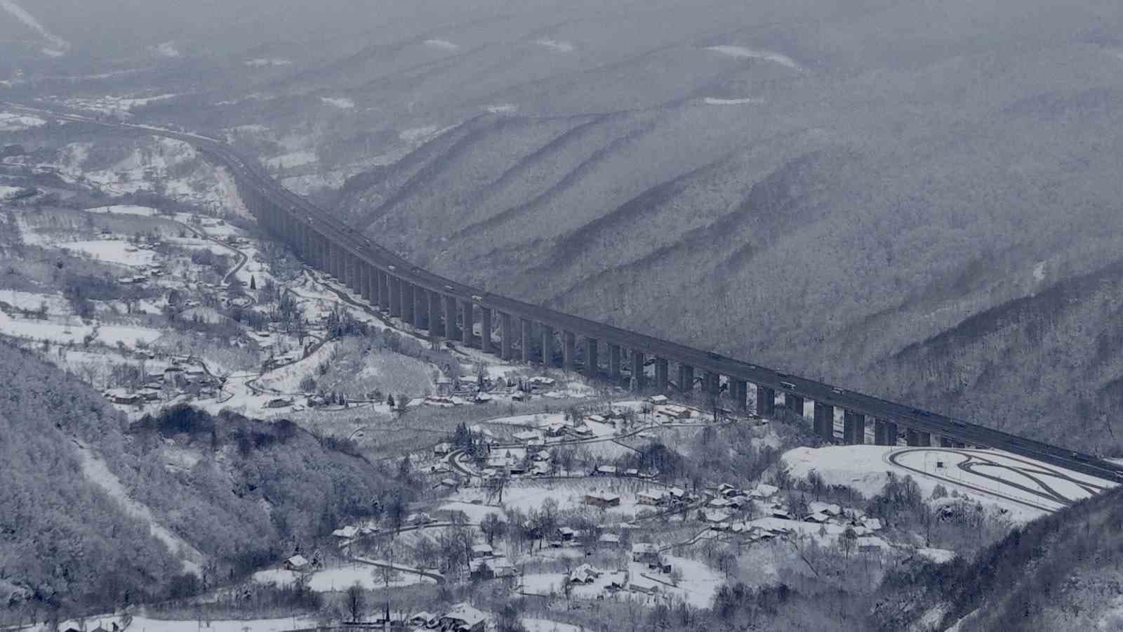 Bolu Dağı’nda kartpostallık kar manzarası