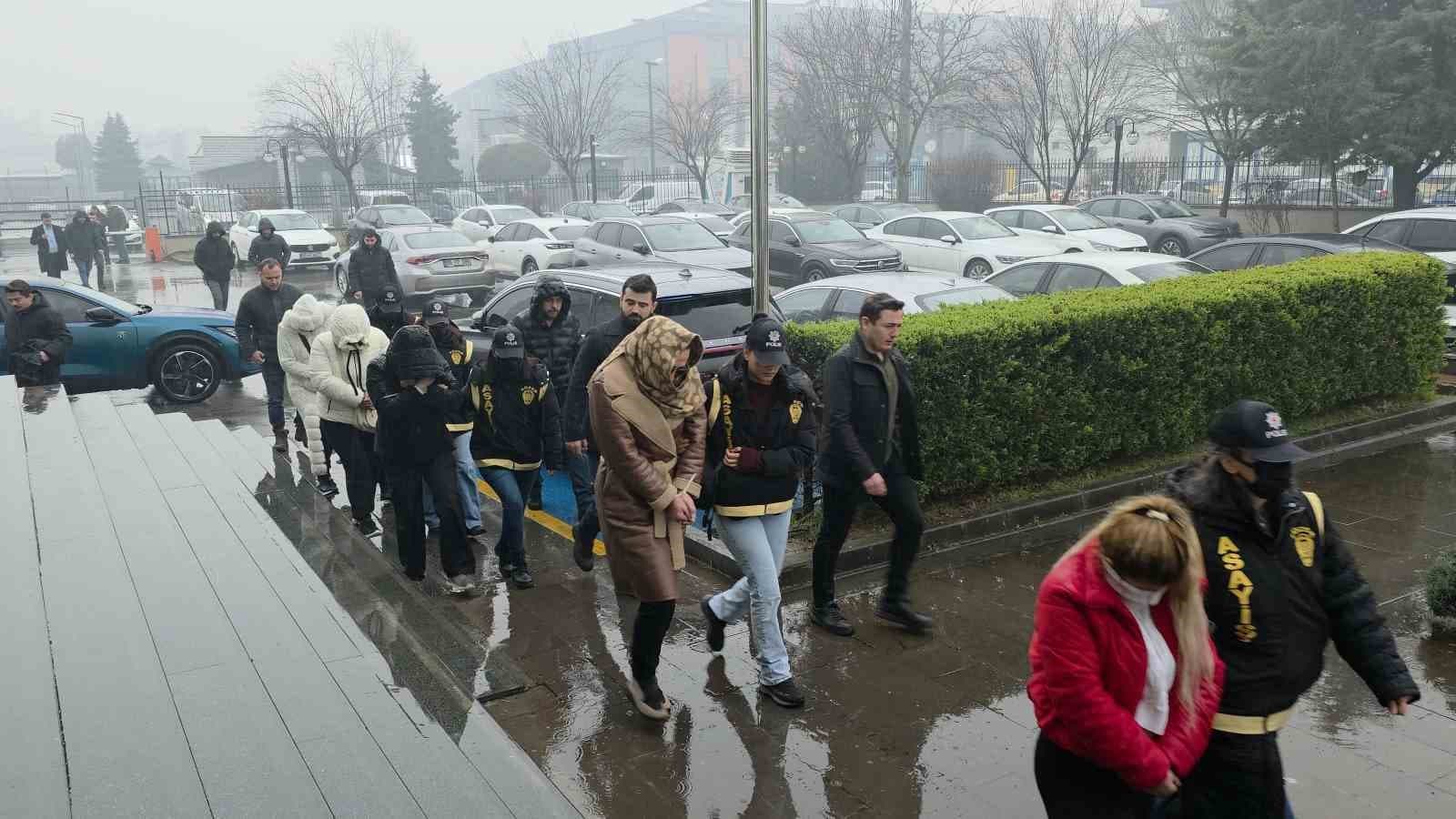 Fuhşa aracılık iddiasıyla gözaltına alınan 9 kadın adliyeye sevk edildi