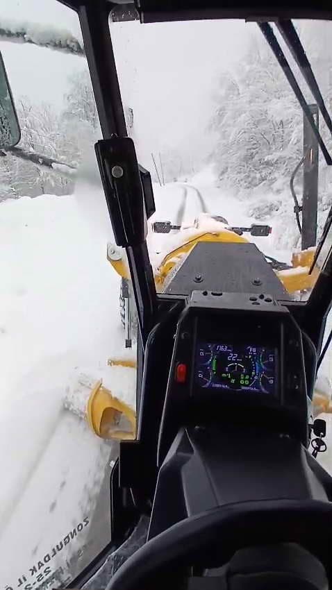 Zonguldak’ta ulaşıma kapanan 95 köy yolunu açma çalışmaları sürüyor