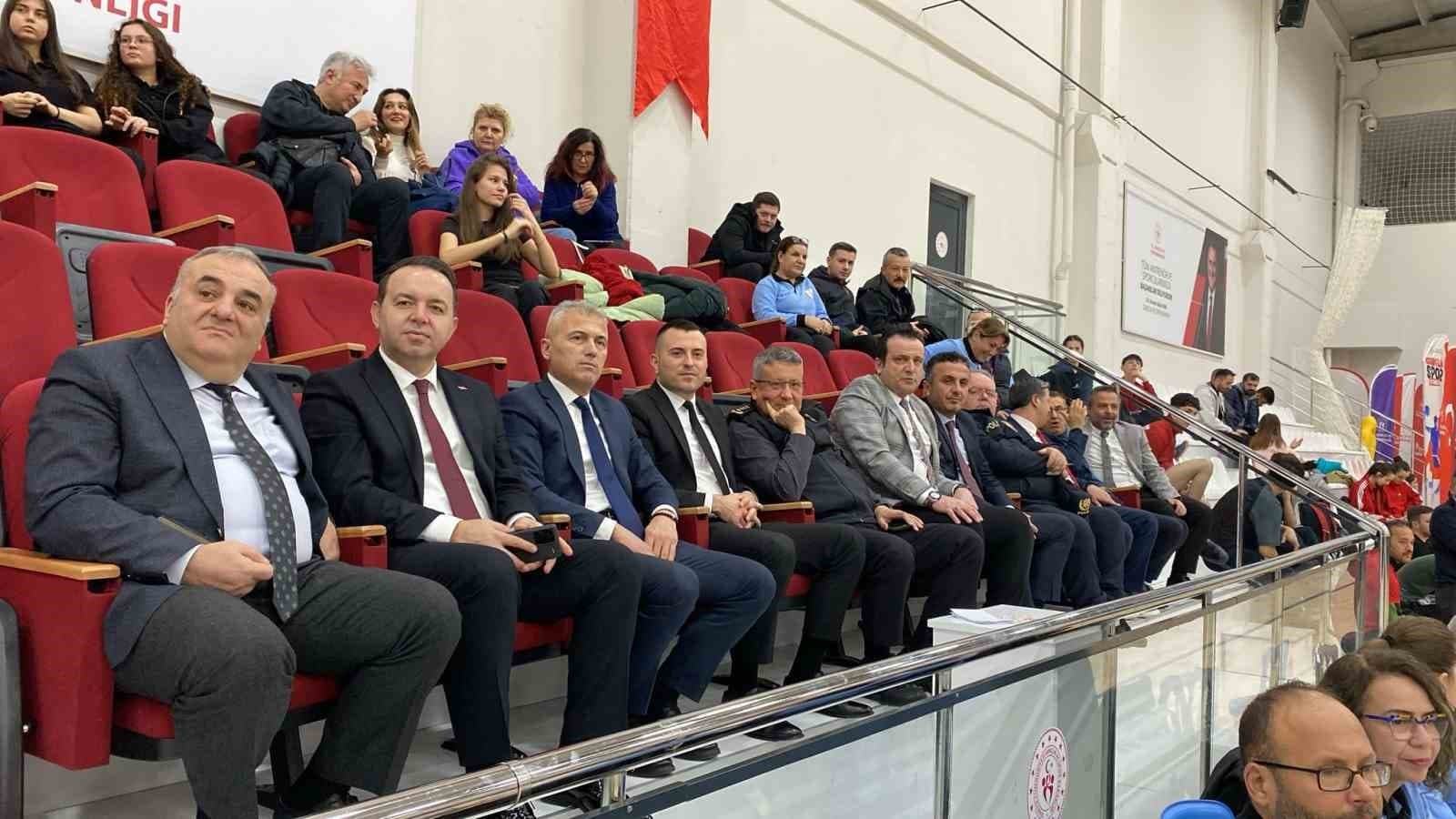 Zonguldak’ta raketler şampiyonluk için parkeye çıktı; 34 ilden 200 sporcu Kozlu’da