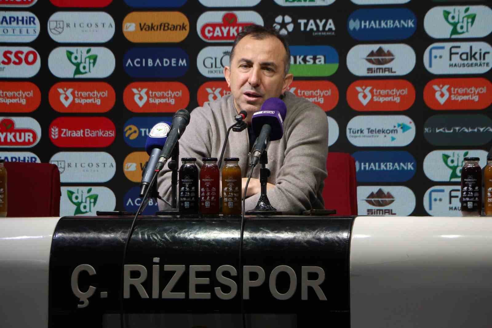 Recep Uçar: "İlk defa 3 maç üst üste gol yemeden galip gelerek taraftarlarımızı mutlu ettik"