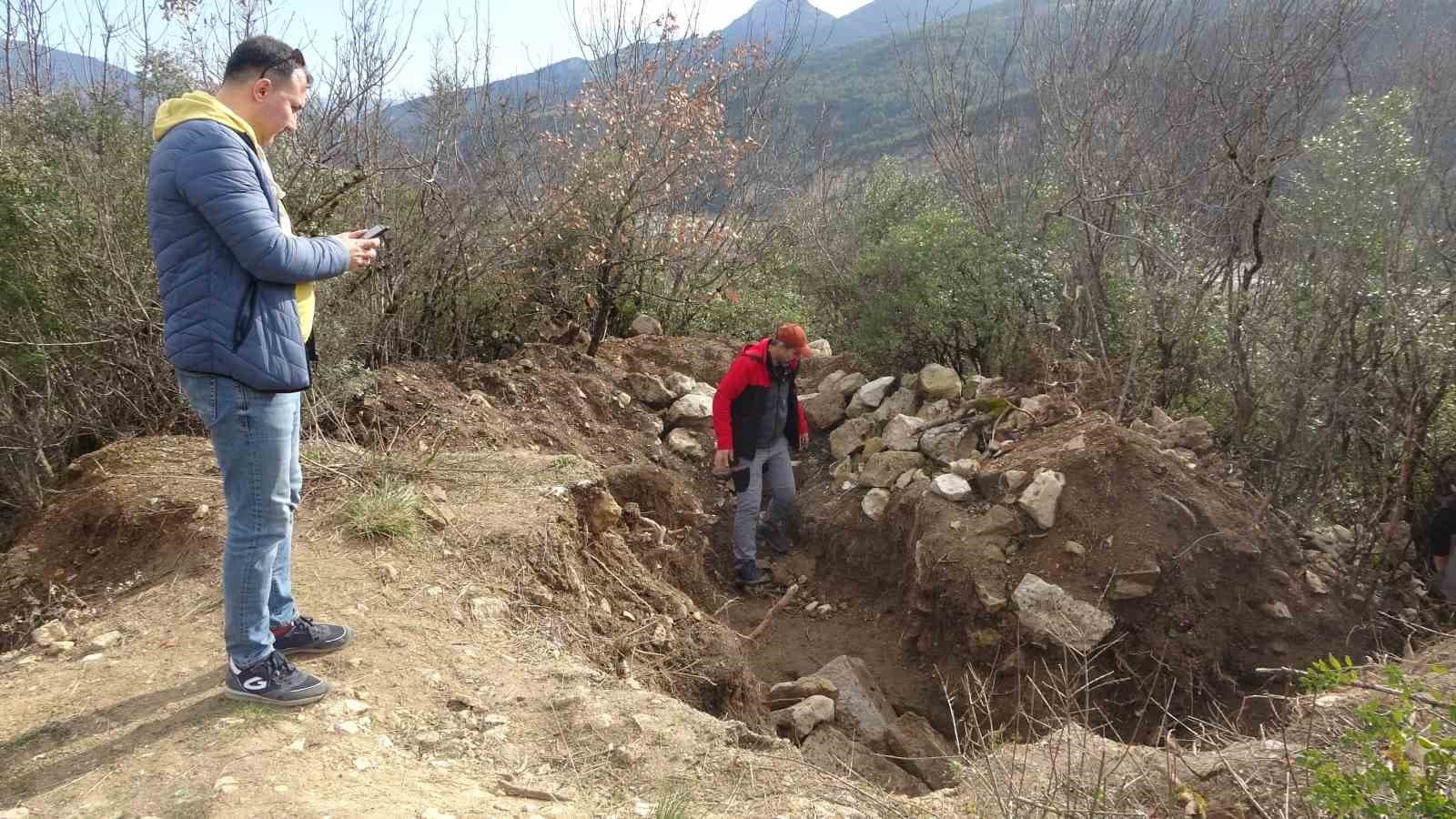 Roma dönemine ait kalıntıların bulunduğu bölge defineciler tarafından tahrip edildi