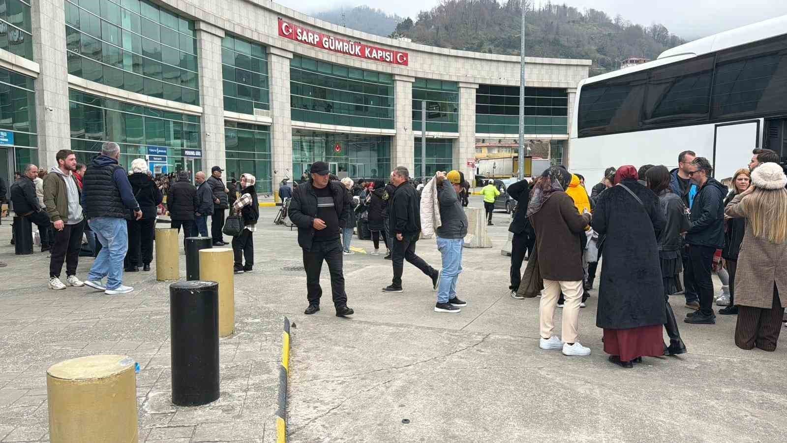 Sarp Sınır Kapısı’nda bayram tatili yoğunluğu