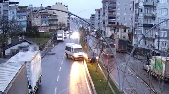 Kural ihlalleri kazalara yol açtı: O anlar kameraya yansıdı