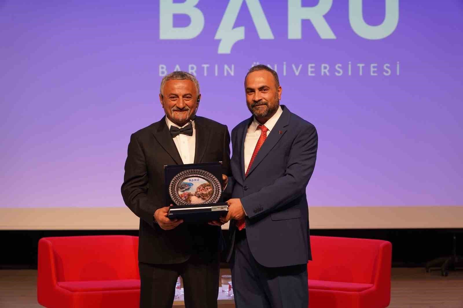 Ünlü saç stilisti üniversite öğrencileriyle buluştu