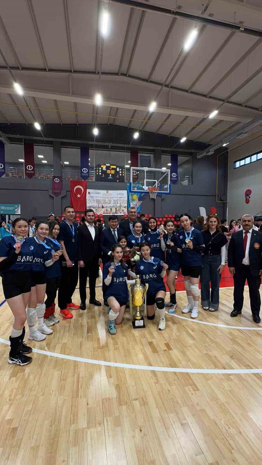 Voleybol turnuvasında Kazakistanlı öğrenciler şampiyon oldu.