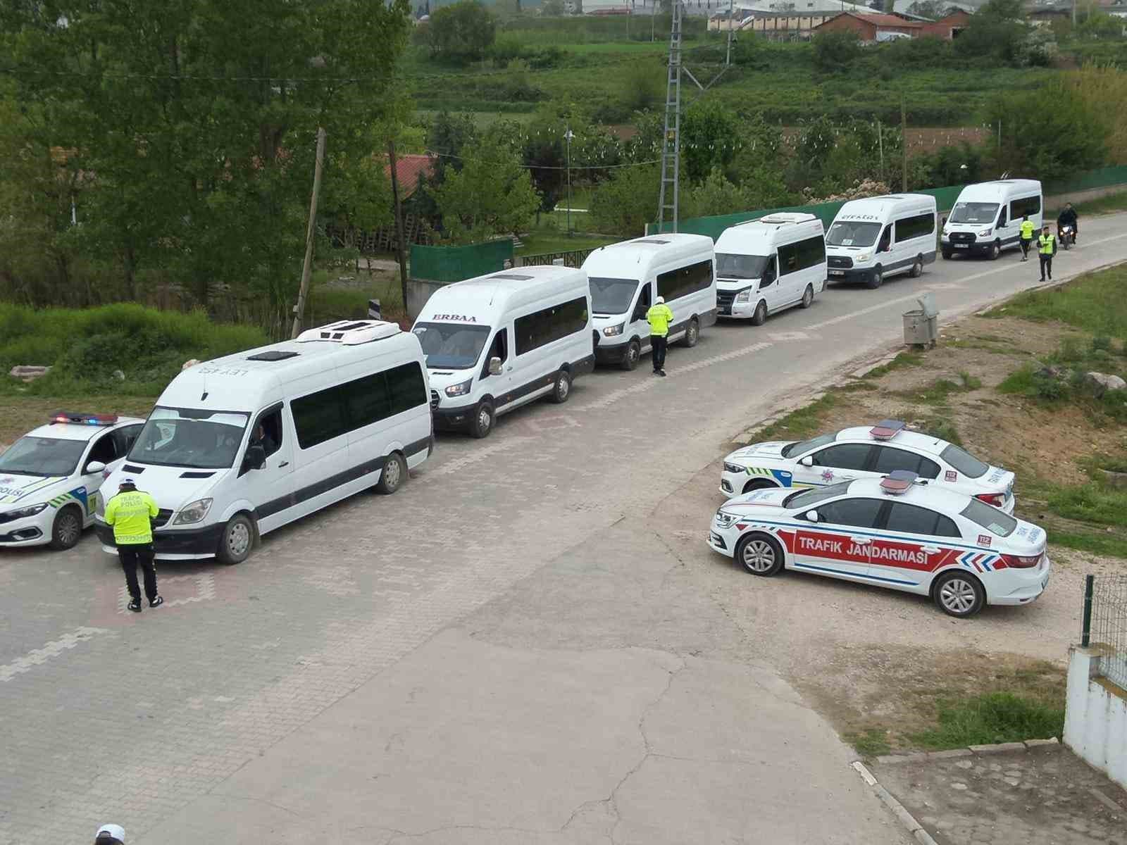 Erbaa’da kurallara uymayanlara servis sürücülerine ceza yağdı