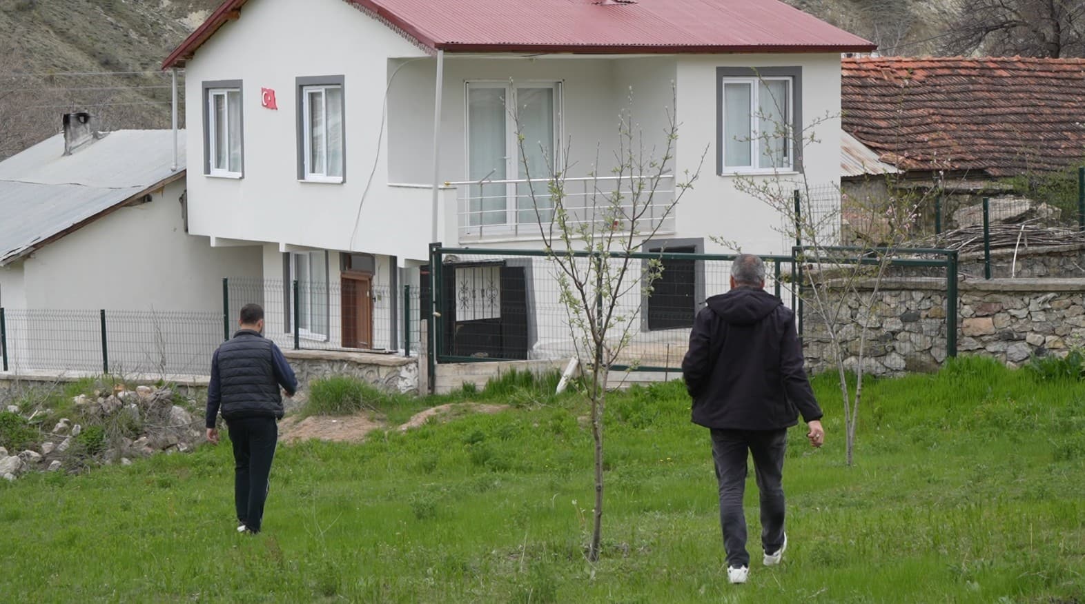Gümüşhane’de ayılar yaylalardan sonra köyleri mesken edindi: Vatandaşlar tedirgin