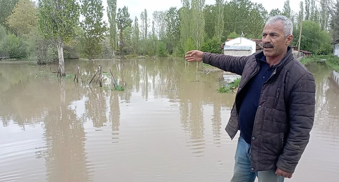 Tokat’ta taşkın sonrası çiftçiler tarlalarına giremedi
