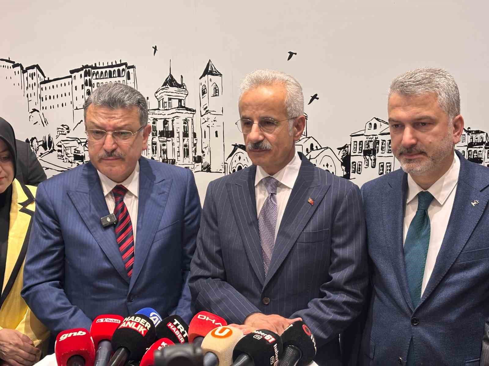 Bakan Uraloğlu, memleketi Trabzon’da hemşehrileri ile bayramlaştı