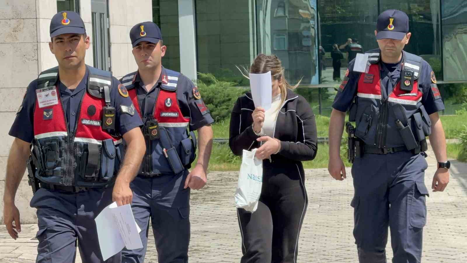 22 yaşındaki genç kız 47 bin adet uyuşturucu hapla yakalandı