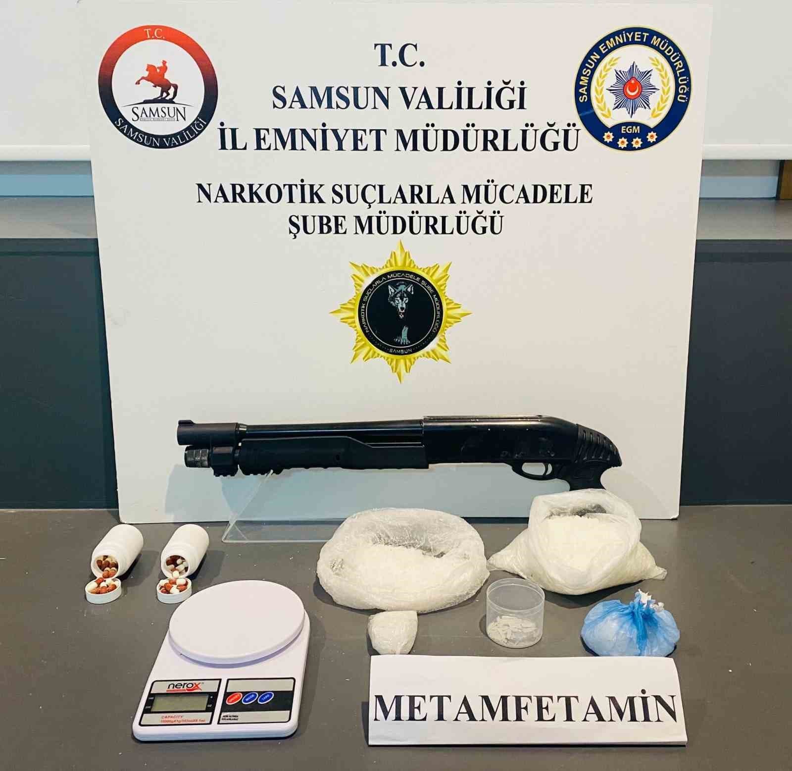 Samsun’da zehir tacirlerine gözaltı: 831 gram metamfetamin ele geçirildi