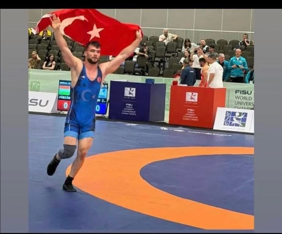 Alaplı’lı Alperen Atar dünya şampiyonu oldu