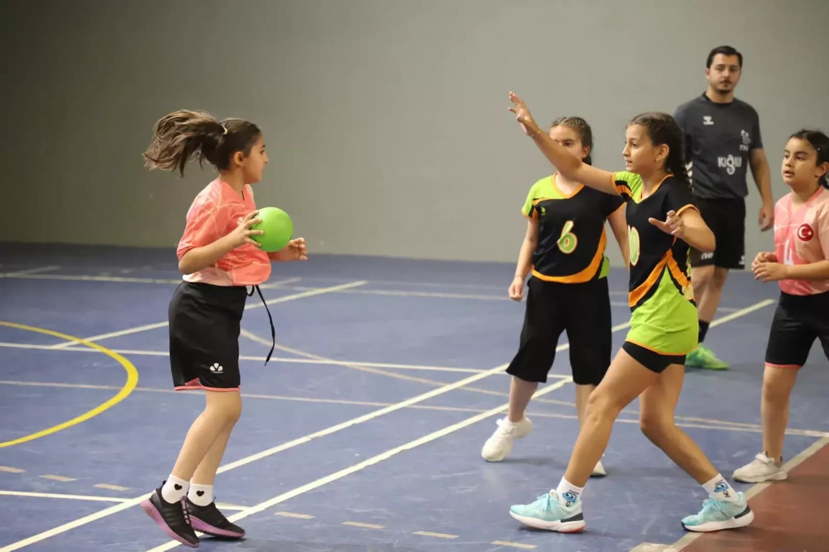 Okul sporları minik kızlar hentbol il birinciliği sona erdi