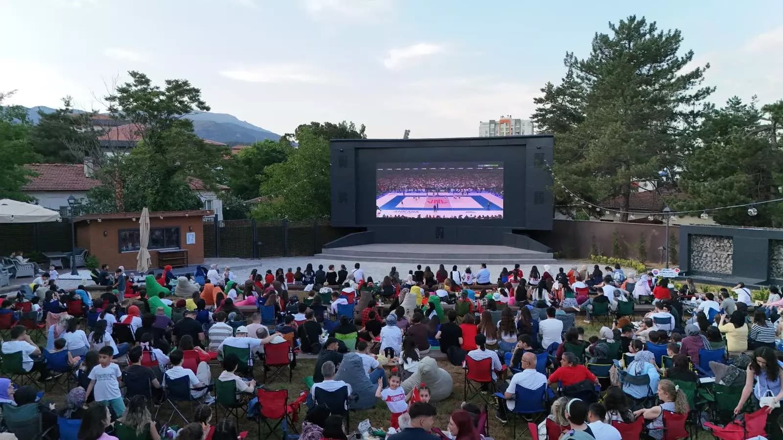Yenişehir Yazlık Sinema Karabüklülerin buluşma noktası oldu