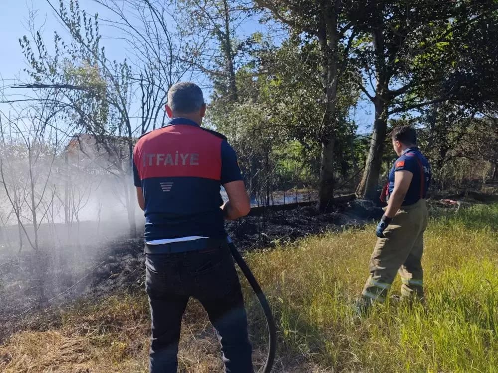 Safranbolu'da baraka ve ot yangını söndürüldü