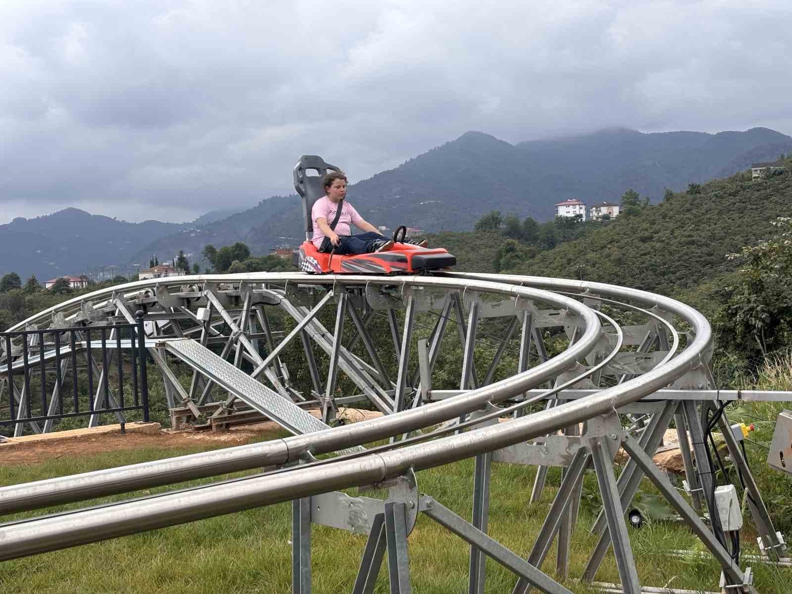 Trabzon’da dağ kızağına turist akını: Metrelerce kuyruk oluşuyor