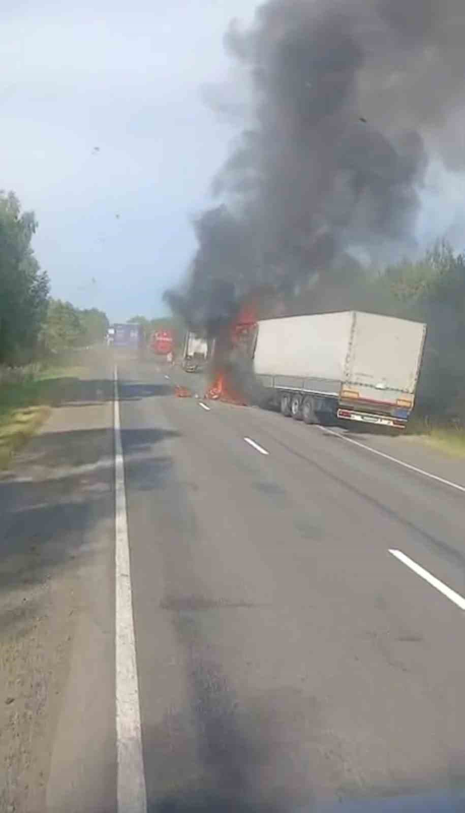 Rusya-Belarus sınırında tırlara dron saldırısı: Türk tırcılar dehşet anlarını kaydetti
