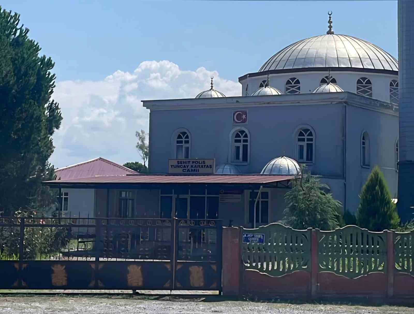 Hırsızlar camiden bağış kutusunu çaldı
