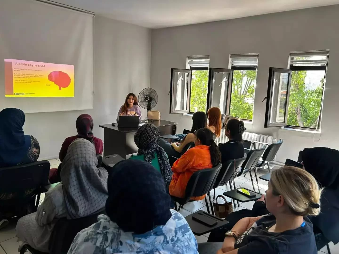 Bağımlılıkla mücadele için farkındalık eğitimi
