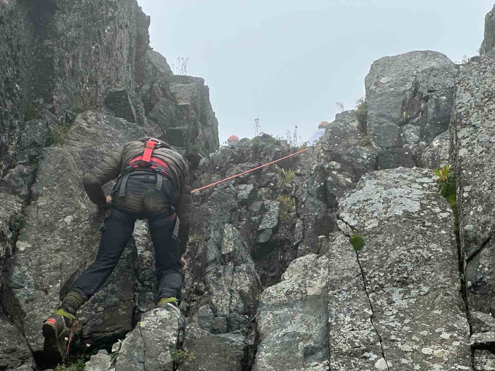 Rize’de Kaçkar Dağı’nda kaybolan İngiliz turiste ekipler ulaştı