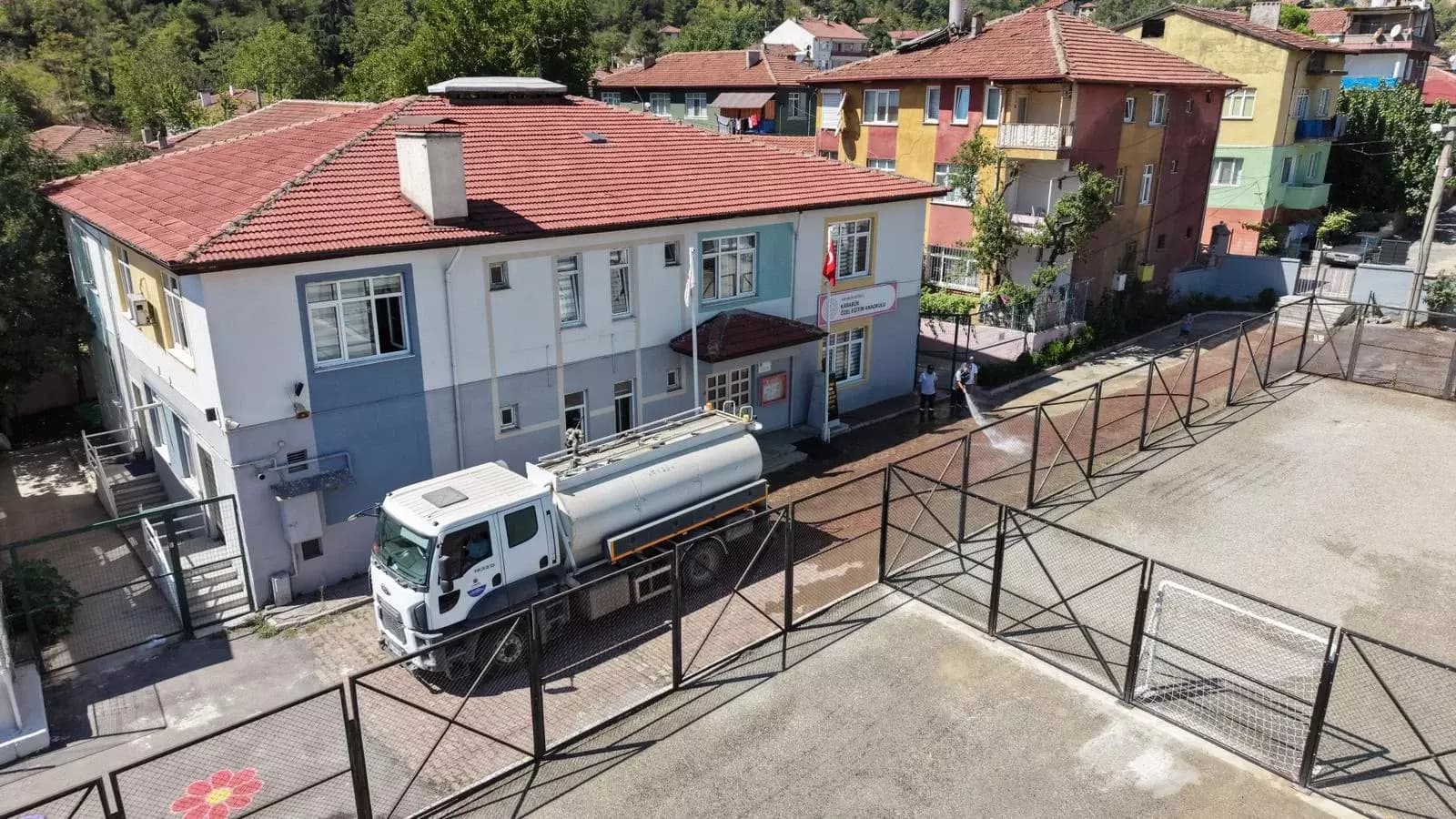 Karabük Belediyesinden okullarda temizlik seferberliği