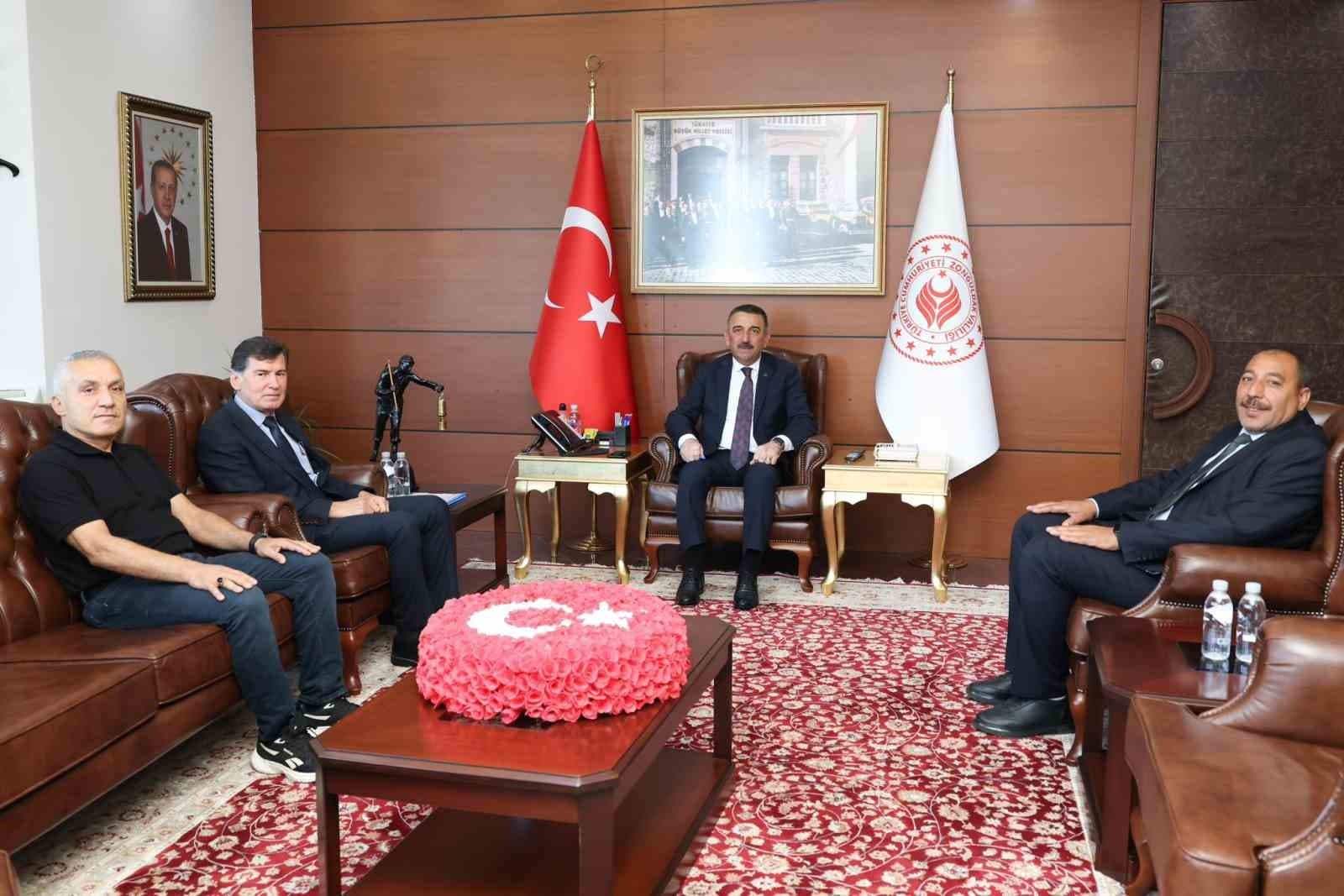 Vali Hacıbektaşoğlu Romanlara yönelik saha çalışmalarını görüştü