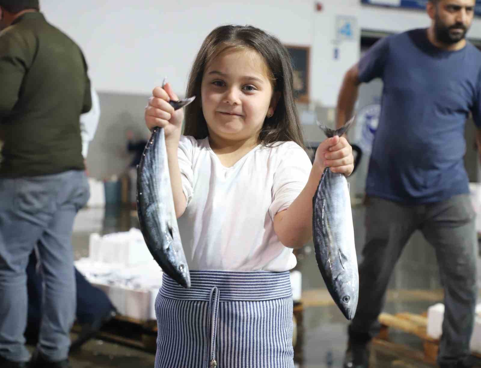 Karadeniz’de çifte bereket: Hem palamut hem hamsi bolluğu