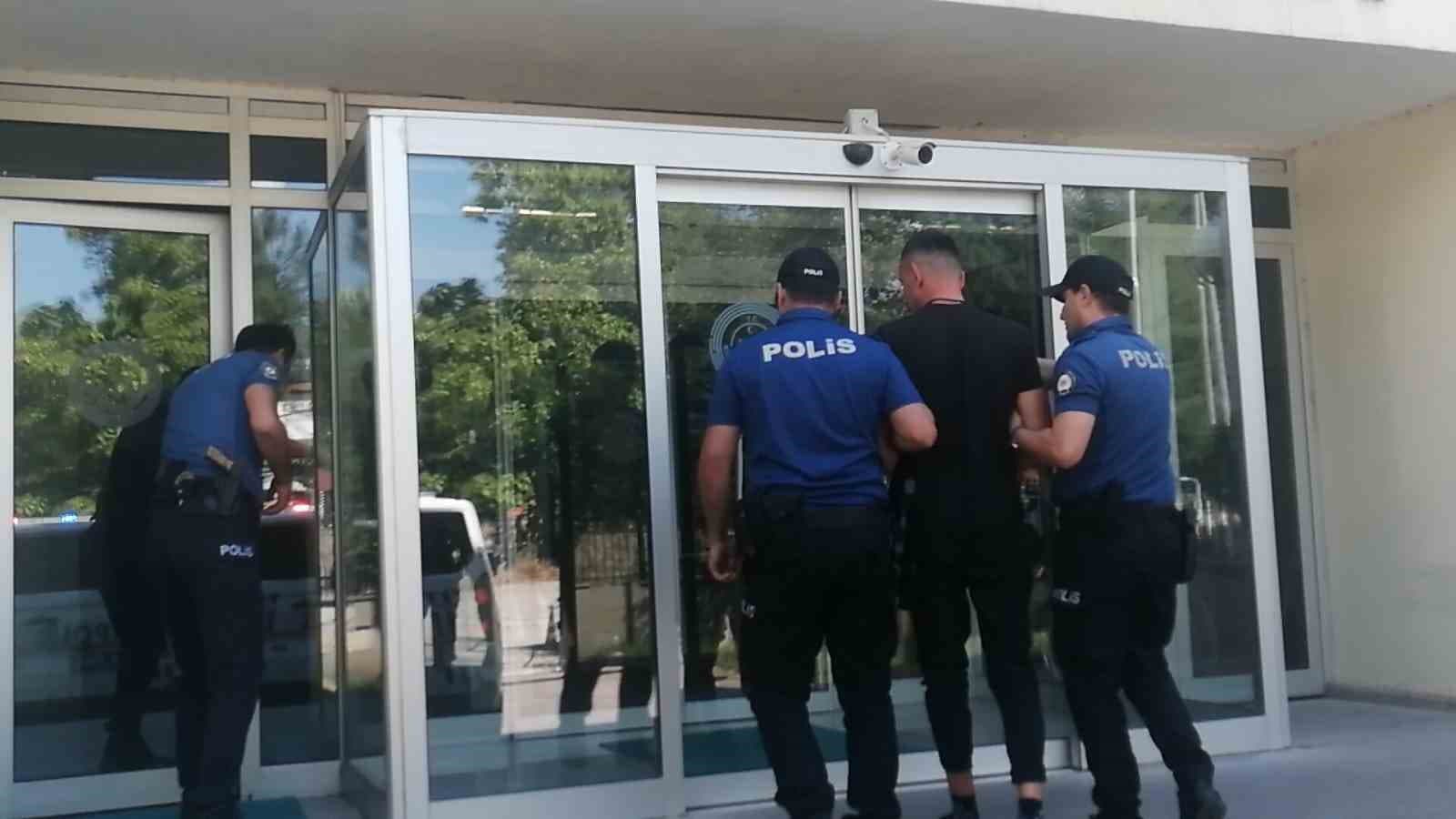 Trafik denetiminde 14 yıl 49 ay hapis cezasıyla aranan hükümlü yakalandı