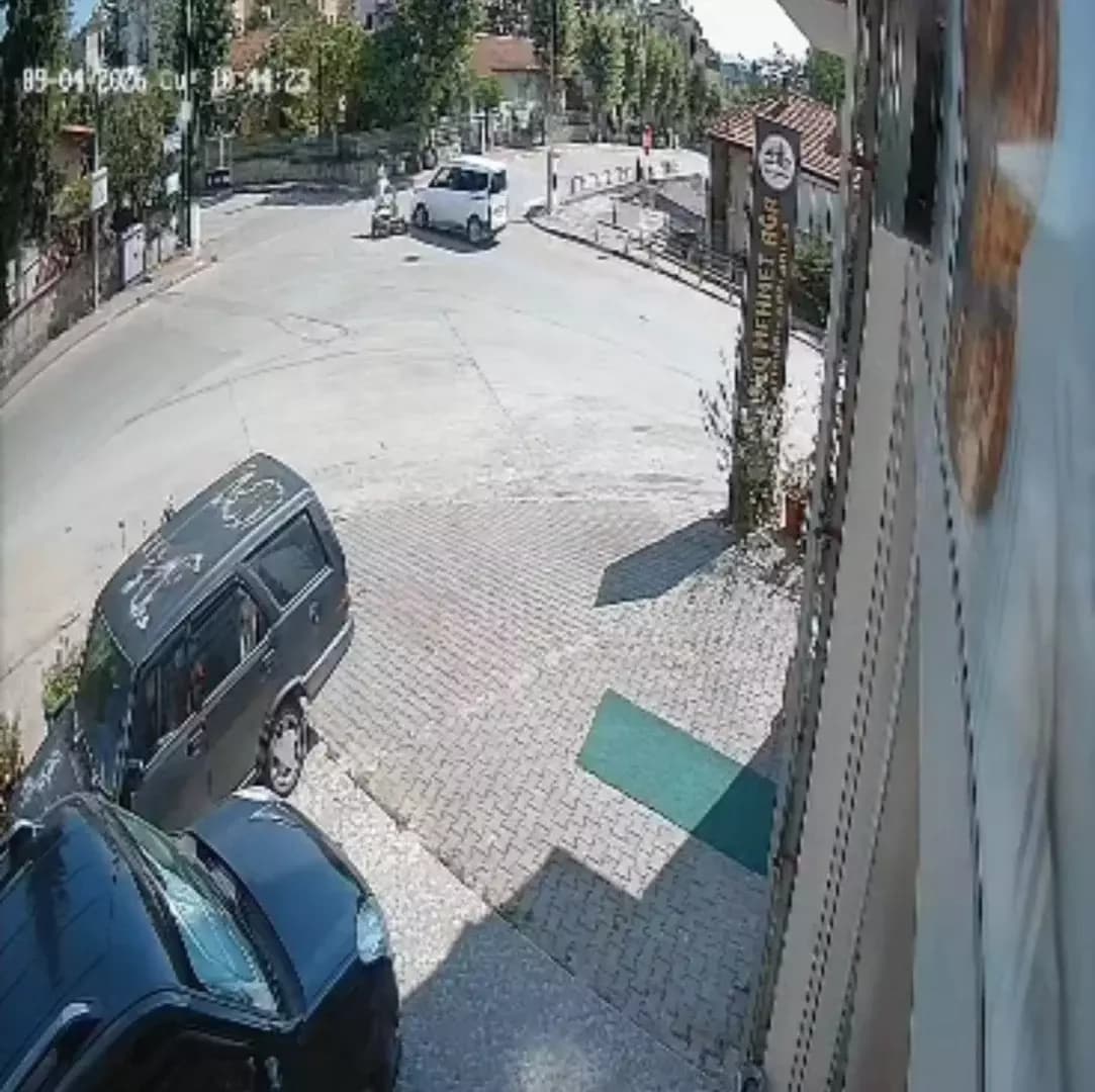 Safranbolu'da hafif ticari araç ile motosiklet çarpıştı