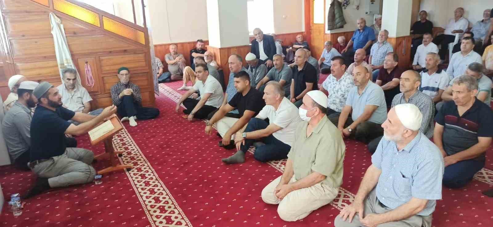 Vatandaşlar Kur’an-ı Kerim tilavetinde bir araya geldi