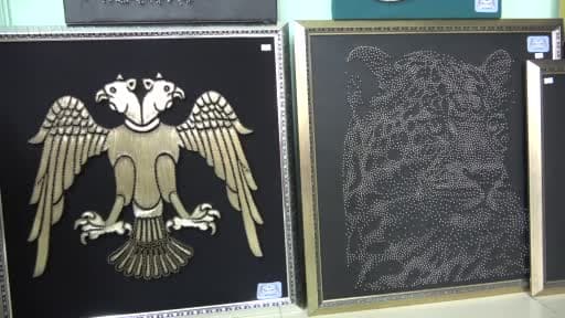 İnternette gördü, merak etti, kendi kendine öğrenip sanat eserleri yaptı