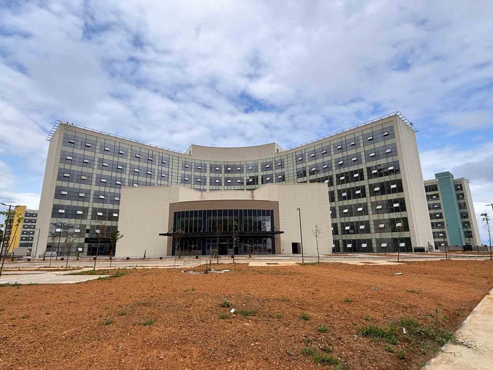 Trabzon Şehir Hastanesi’nin hizmete girişi için geri sayım başladı