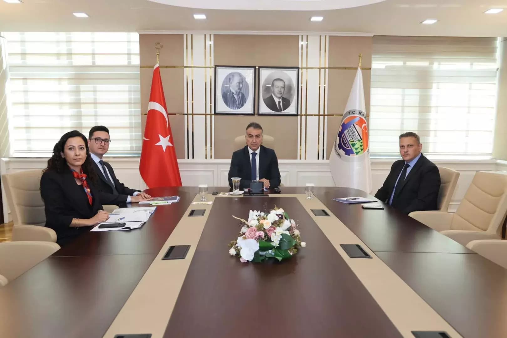 Vali Çağatay, bakanların katıldığı toplantıya katıldı