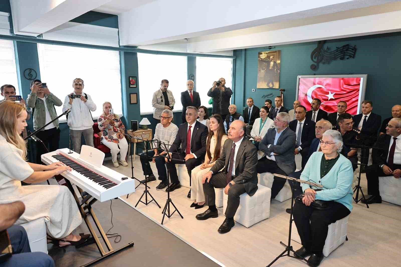 Genç yaşta vefat eden sanatçının adı, eşinin kurduğu müzik atölyesinde yaşatılacak