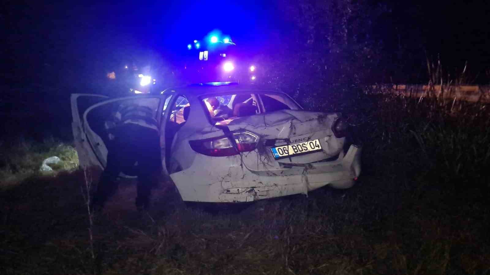 Kontrolden çıkan otomobil araziye uçtu; 4 yaralı