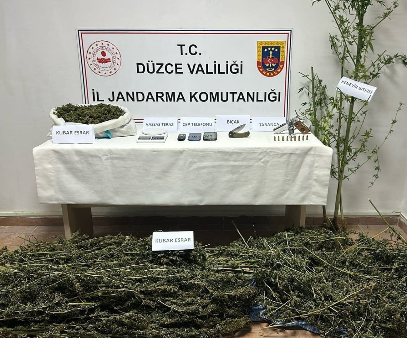 Düzce’de uyuşturucu operasyonu: 2 gözaltı