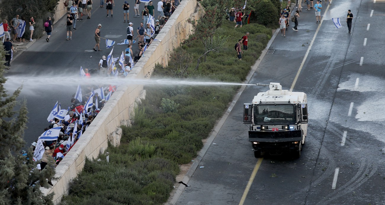 İsrail’de tartışmalı yasa tasarısının onaylanması sonrası sokaklar karıştı