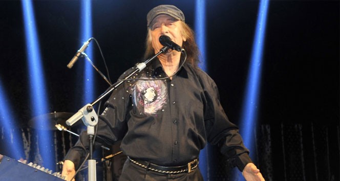 Türk rock müziğinin efsane ismi Erkin Koray 82 yaşında hayatını kaybetti