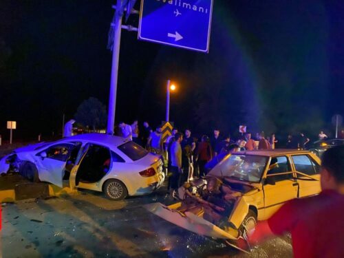 Zonguldak’ta iki otomobil çarpıştı: 2 yaralı