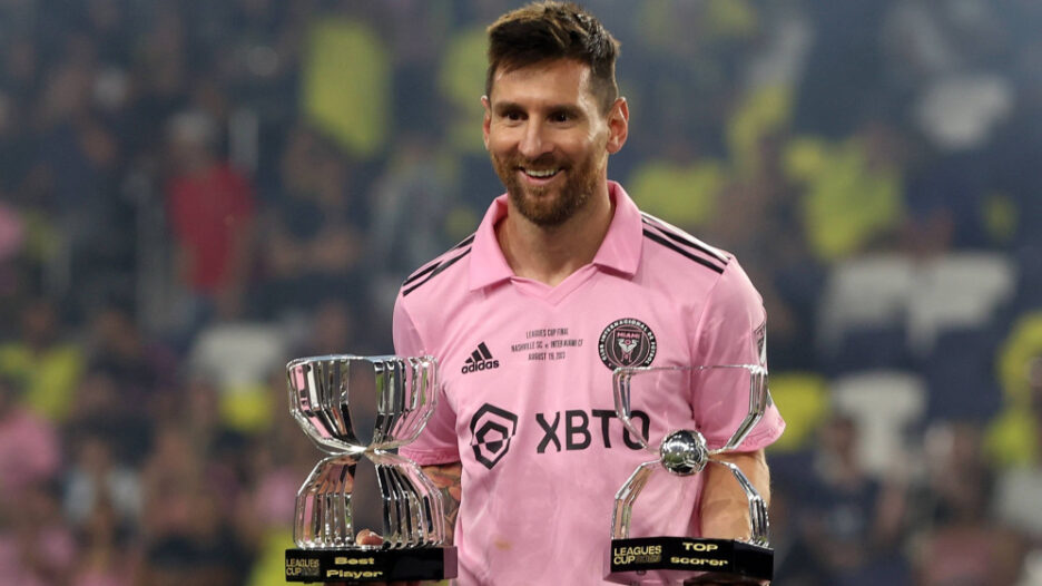 Lionel Messi, ilk kupasını kazandı