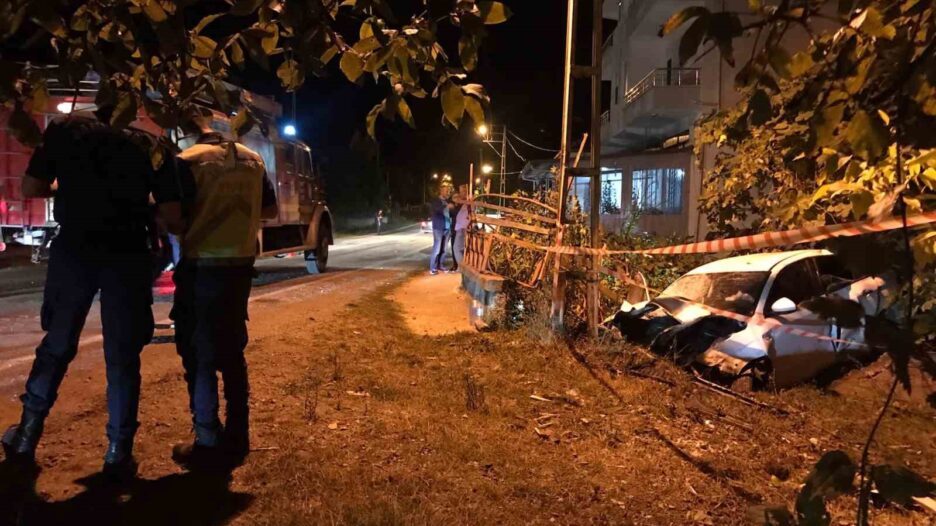 Türkeli’de araba duvara çarptı: 1 yaralı