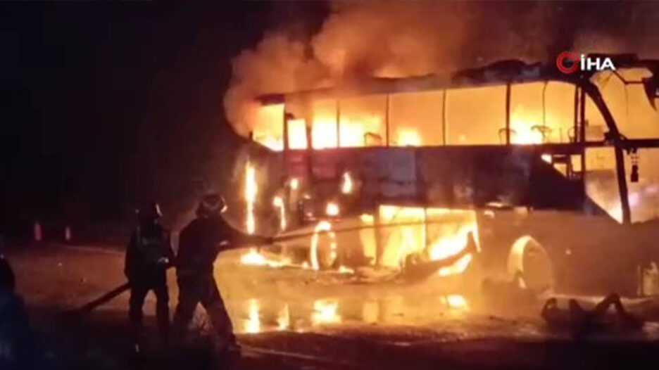 Otobüs yandı: 20 ölü, 15 yaralı