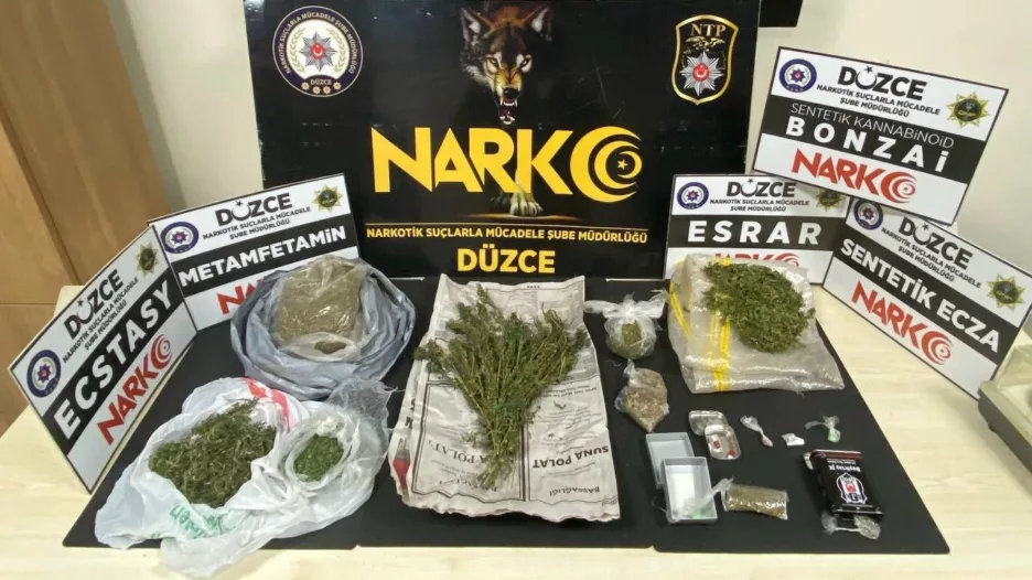 Düzce’de uyuşturucu satıcısı 2 şüpheli yakalandı