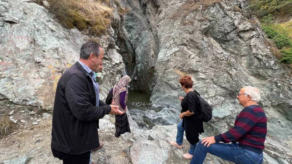 Kastamonu’nun saklı cenneti Gürleyik Şelalesi, sonbaharda ziyaretçilerine görsel şölen sunuyor