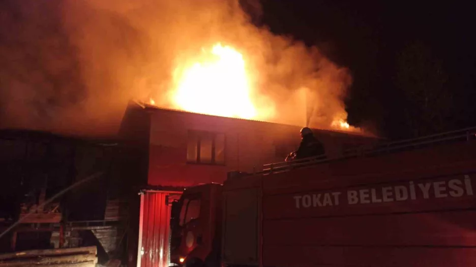 Kereste imalathanesindeki yangın söndürüldü