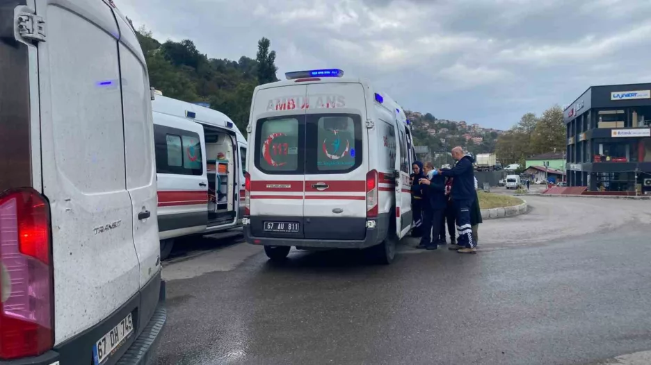 Zonguldak’ta iki aracın çarpıştığı kazada 3 kişi yaralandı