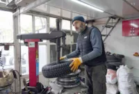Kar yağışları vatandaşları lastikçilere yönlendirdi: Uzmanlardan kaliteli lastik uyarısı