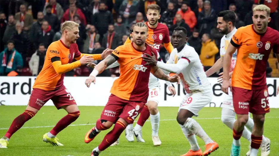 Galatasaray 3 puanı Mertens’le kaptı